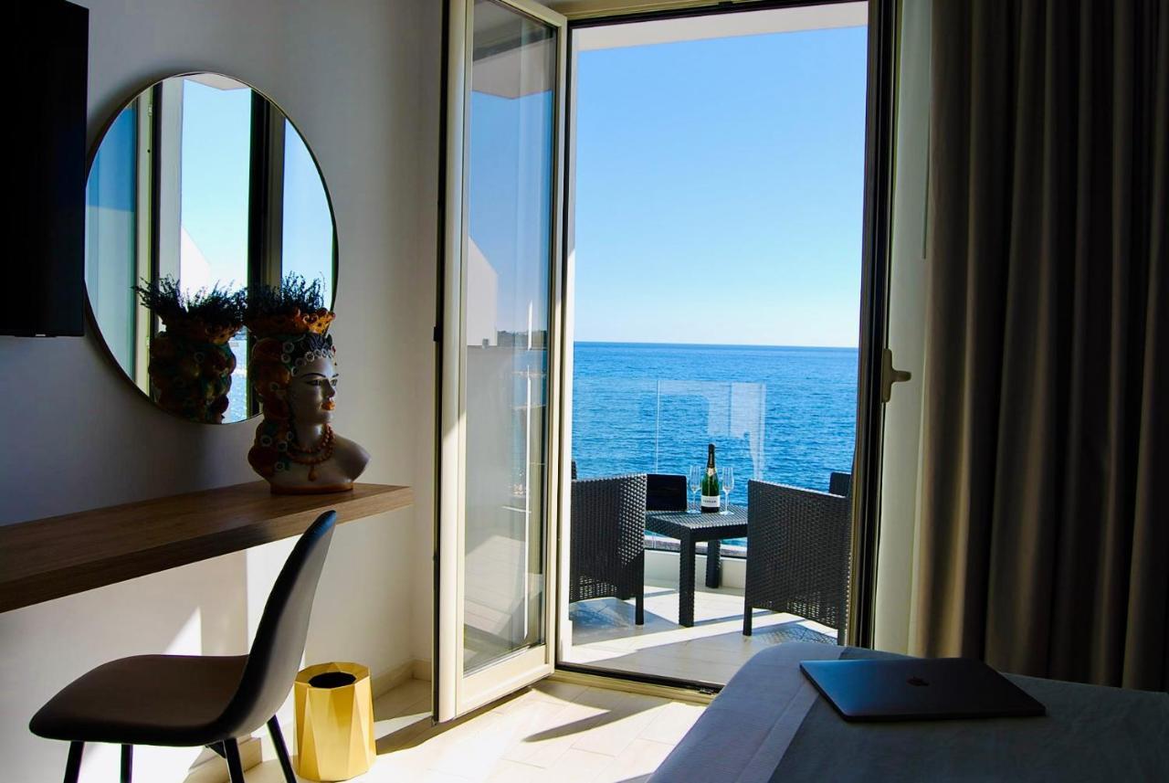 Deluxe Double Room with Balcony and Sea View