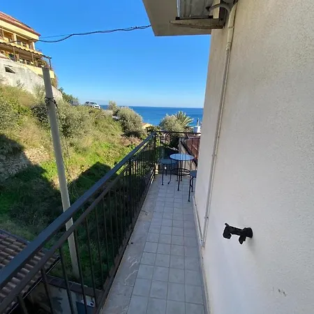 Nick & Santo'S Holiday Homes-3