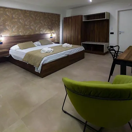 Don Turi - Charming Room-3